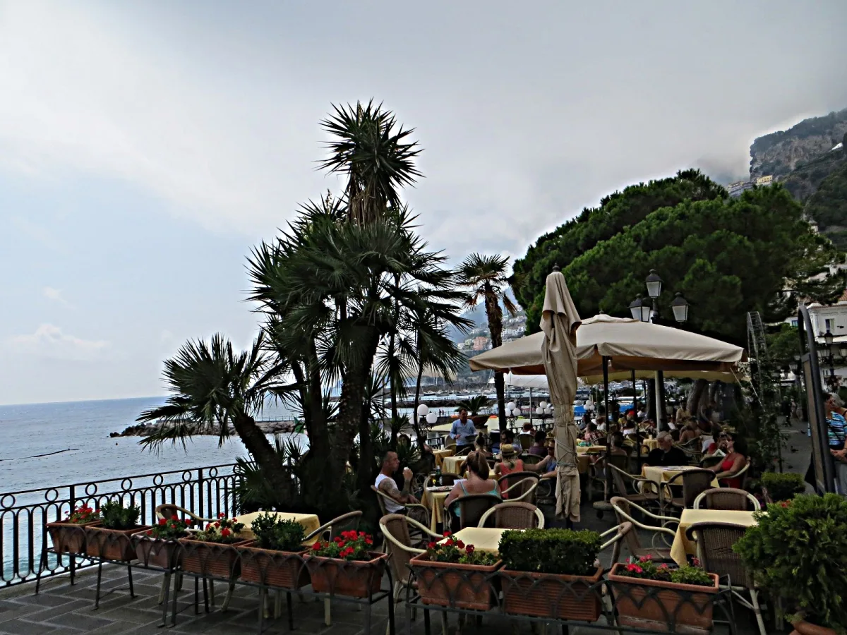 Dove mangiare ad Amalfi spendendo poco: indirizzi e consigli veri