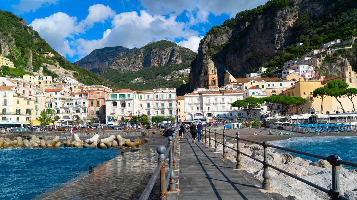 Confronto ferry e bus da Positano ad Amalfi: quale scegliere?